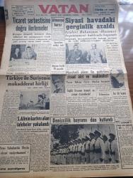 Vatan Gazetesi - 2 Temmuz 1949 - Suriye İntibaları 1 Yazan Ahmet Emin Yalman Köşe Yazı Dizisi - Ticaret Serbestisine Doğru İlerlemeler- Siyasi Havadaki Gerginlik Azaldı - Sabahattin Ali'nin Kartını Alan Talebeler Yakalandı - Neyzen Tevfik 70 Yaşında - Seçim Kanunu İlmî Heyeti - Marshall Planı İle Getirilen Ziraat Alet ve Makineleri - İslamistan - İngiliz Lirasının Kıymeti Ne Zaman Düşürülecek - Denizcilik Bayramı Dün Kutlandı - Osmanoğulları Yazan Feridun Fazıl Tülbentçi Yazı Dizisi - Pasolar Kaldırıldı - Cürüm Ve Ceza Yazan Avukat Mehmet Ali Sebük Köşe Yazısı - İzmir Ve Malatya'da Da Radyo İstasyonları Kurulacak - Adalet Bakanı Fuat Sirmen - Türkiye Tenis Birincilikleri - Bursa'ya Giden Futbolcular - Ankara Vapurundaki Kutlama Merasimi Yazan Ecvet Güresin - Tissot Saatleri - Case Ziraat Makineleri - Ogar Motosiklet - Üstad Münir Nurettin Selçuk Aheste Çek Kürekleri Plak