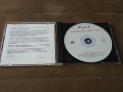 RUHİ SU - ANKARA'NIN TAŞINA BAK -ÇOK TEMİZ DÖNEM BASKISI MÜZİK CD SİDİR.