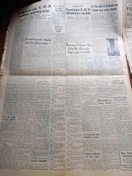 Ulus Gazetesi - 4 Nisan 1950 - Cumhurbaşkanı İsmet İnönü Bugün Konya'da - Mersin'deki Gezileri Sırasında Cumhurbaşkanı İsmet İnönü Halkın Coşkun Sevgi Gösterileriyle Karşılandı - Recep Peker Dün Büyük Bir Törenle Toprağa Verildi - Şehit Veterinerleri Anma Töreni - Ankara'da CHP Safları Sıklaşıyor - Orta Şarkta Komünist Nüfuzu Yazan Hüseyin Cahit Yalçın Köşe Yazısı - Gene O Cinayet Yazan Peyami Safa Köşe Yazısı - Kalaba İhtiyar Heyeti Beraat Etti - Beyaz Ekmek Bugün Çıkıyor - Karşıyaka'da Ziraat Bankası Bürosu - Uçan Gölgeler Yazan Server Bedi Yazı Dizisi - İnönü Ansiklopedisisin Esasları Yazan Agah Sırrı Levend - Carmen Operasında Başrolü Oynamak İçin Şehrimize Gelen Sanatkar Kitsa Domassioti Bu Akşam Radyoda Konser Verecek - Stalin Kalbinden Hastaymış - Hulusi Selek İzmir Belediye Başkanı Oldu - Uçan Dairelerin Sırları - Lüt Yolunda Yazan Kerim Ömer Çağlar Yazı Dizisi - Yankee Paşa Yazan Edison Marshall Yazı Dizisi - Haftanın Filmleri - Ferguson Ziraat Traktörleri - Çocuk Fotoğrafları