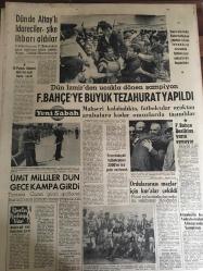 YENİ SABAH GAZETESİ 2 HAZİRAN 1964 YIL :27 SAYI :9058--Kıbrıs Rum Meclisi Askerlik Tasarısını İttifakla Kabul Etti ---Pendik te bir şoför  hasmını  minibüsle ezerek öldürdü ---Ahmet Oğuz AP ile CHP birbirine benziyor dedi ---Çankaya da Kıbrıs la ilgili bir toplantı yapıldı ---Taksim yeraltı geçidini Ruslar inşa etmek istiyor --İki kabadayı grubu  dün birbirine girdi ---Yunus Emre yeni bir divanı bulundu ---Bin Bella nın evine suikast yapılıyordu --Ahmet Uzelli nin eserlerine turistler rağbet gösteriyor ---Sinemalar ,Tiyatrolar :Atlas :Kanundan  Kaçılmaz ,Emek :Sarı Ayılı Kızlar ,İnci :Ölüm Allah ın Emri ---Dün de Altaylı idareciler  ,şike ihbarı aldılar ---Dün İzmir den Uçakla Dönen Şampiyon : Fenerbahçe Büyük Tezahürat Yapıldı --Ümit Milliler Dün Gece Kampa Girdi ---Fenerbahçeli futbolculara 3000 er lira prim verilecek --Ordulararası maçlar için kuralar çekildi --Fenerbahçe Beşiktaş yarın oynuyor --İstanbullu Kız Voleybolcular Almanya da Şampiyon --
