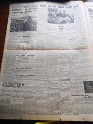 Cumhuriyet Gazetesi - 15 Mayıs 1950 - Alnımızın Akı İle Yazan Abidin Daver Köşe Yazısı - Seçim Tam Bir Sükun İçinde Geçti İştirak Nisbeti Bütün Tahminleri Aştı - Seçime İştirak Nisbeti Yüzde Sekseni Geçiyor - Rum Patriği Athenagoras Reyini Kullanırken - Vali Ve Belediye Reisi Fahrettin Kerim Gökay Hücrede Fotoğraf - İllerden Gelen İlk Neticeler - Yurtta Dün Baskısız Bir Seçim Yapıldı - Seçimler Ve Yabancı Çevreler - Tayyare Şehitleri İçin Fatih Tayyare Abidesi Önünde Tören Yapılacak - Milletlerarası Futbol Karşılaşmaları - Posta Güvercini Yazan Kerime Nadir Yazı Dizisi - Birleşmiş Milletler Genel Sekreteri Trygve Lie'nin Moskova'ya Götürdüğü Projeler - Beşiktaş Takımı Amerika'ya Hareket Etti - Seçim Gününe Ait Memleket İntibaları - Reyler Veren Nineler Dedeler ve Aliller -  Üç Silahşörler Yazan Alexandre Dumas Çizgi Roman - İstanbul Ankara Radyosu Programı - Albayrak Pirinç Ve Hububat Unları - Orion Radyoları - Hoover Elektrikli Çamaşır Makineleri - Touring Bisiklet