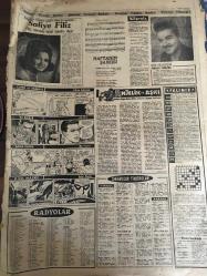 YENİ SABAH GAZETESİ 14 NİSAN 1964 YIL :26 SAYI :9012---Rumlar şimdi de susturucu takılmış silah kullanıyor --1 Şebeke 1,5 milyon lira dolandırmış --Fısıltı da ki yazı Meclise aksettirildi --Bir çocuğu ezen üç fil öldürülecek ---Yakalanan kaatil suçu etmedi ---Altınları vermemek için icra memurunu  ısırdı --Papandreu  Grivas la görüştü ---Parti Kontenjanı :Siyavuşgil ----Kraliçe olmak  yıldız olmaktan  kolaymış --Tayfun Pakistan da büyük hasar yaptı --Safiye Filiz :Her şey sanat içindir diyor --Köy Yolu İçin Konser Verecek --Özarı Başantrenörlük Vazifesinden İstifa Etti --Türkiye Basketbol Birinciliği Başlıyor --Fenerbahçe Futbolculara Bugün 500 Lira Prim Var --Beşiktaş -Yolspor yarın karşılaşıyor ---Usuuğlu : Şampiyonluk ümidimiz kaybolmadı --Galatasaray Divanı  dört  ihraç kararını  dün kaldırdı --Almanya da ki işçi kadınlarımız  üzgün--Gençlik ,Yunanlılar  ile alışverişini  kesilmesini istiyor --Pirgos ta Türklere saldıran Rumlara Birleşmiş Milletler  askerleri seyirci kaldı --