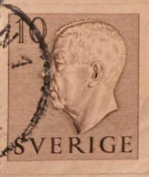 İsveç Pulu - Sweden ( Sverige ) Stamp - Mektup Zarfından Kesilmiş  / Postadan Geçmiş Pul Filateli - DAMGALI - KRAL GUSTAF VI. ADOLF TEMALI PUL, 20 PARA - YABANCI PULLAR-NOSTALJİK DOĞUM GÜNÜ HEDİYESİ