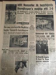 YENİ SABAH GAZETESİ 20 ŞUBAT 1963 YIL :25 SAYI :8602--Tekel Devlete 1 Milyar 297 Milyon Lira Kazandıracak ---Tren yolculuğun otobüsler ile rekabet için ucuzluyor --Sakarya nehri taştı 20 bin dönüm arazi sular altında ---İnönü dün Alican ve Dinçerle görüştü --AP İnönü ye cevap verdi --Bir profesör kaybolan kedisini  polisten istedi ---Seyahatlere paydos : Siyavuşgil ---Kıbrıs ta Belediyeler işinde anlaşma ihtimali belirdi --İhtilalin İç Yüzü : Yazan : Irak ı Nasırcılar Kürtler  ve Komünistler  Karıştırmıştı ---Bir çocuk  maşa ile ağabeysini öldürdü --Sinema Tiyatro : Maha Muhammet  en çok beğendiği filmini tamamladı --Fransız Sinemasının patlak suratı : Belmondo ---Milli Namzetler ilk hazırlığında Beyoğluspor u  mağlup etti :2-0---Dev maç için hazırlık :Beşiktaş bugün Taksim le  karşılaşıyor ---Galatasaraylı dört  futbolcu federasyona  rapor edildi --Gangsterdi ,şimdi ise iyi bir aile  reisi oldu ---K.Gümrük bugün D.Spor la Kupa Maçını Oynuyor ---Beykoz yarın kampa  giriyor ----