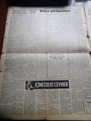 Zafer Gazetesi - 21 Şubat 1951 - Cumhuriyet Halk Partisinde Işık Arıyan Köylüler Yazan Mümtaz Faik Fenik Köşe Yazısı - İstanbul Konferansı Bugün Sona Eriyor - Bütçe Görüşmelerine Dün De Devam Edildi - General Mac Arthur Stalin'e Cevap Veriyor - Russell Door Türk Amerikan Dostluk Bağı Çok Kuvvetlidir - Mao Dün Rusya'ya Gitmiş - Büyük Yazar Andre Gide Vefat Etti - İngiltere Orta Şark Başkomutanı Robertson Yarın Geliyor - Kore Gazilerinden Altısı Dün İstanbul'a Geldi - İçimizdeki Cevahir Yazan Ayn Rand Yazı Dizisi -  Çocuk Esirgeme Kurumu Balosu - Türk Delegesi Selim Sarper'in Teklifi Kabul Edildi - Böyle İktidar Mı Olur Yazan Sarı Çizmeli - Fatih İstanbul'da Yazan Zuhuri Danışman Yazı Dizisi - Bu Haftaki Filmler - Gripin - Çocuklar Dünyası - Büyük Türk Masalı Yeşil Işık Ülkesinde Yazan Mehmet Necati öngay - Denizler Kaplanı Yazan Ahmet Nedim - Milki'nin Kış Serüvenleri - Bilmece Bulmaca