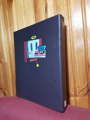 Büyük Mavi Dosya Klasörü Karikatürlü