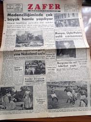 Zafer Gazetesi - 15 Haziran 1953 - Rus Notası İyi Niyeti İspat Eder Mi Yazan Mümtaz Faik Fenik Köşe Yazısı - Fenerbahçe Ankaragücü Maçı 3 3 Maçtan Bir Kare - Madenciliğimizde Çok Büyük Bir Hamle Yapılıyor - Mareşal Tito'nun Son Sovyet Teşebbüsüne Dair Nutku Rusya Üçlü Paktı Asla Sarsamaz - Ritzin Raporuna Göre Yine Naboland Suçlu - Şeker Bayramı - Kore'de Kızıllar Stratejik Noktalara Saldırıyor - Beşiktaş Danimarka'nın Tanınmış Takımı Jutlako'yu  Yendi - Benzeyenler Yazan Necdet Asi Yazı işleri - Şehir Tiyatrosu Hafta İçinde Gidiyor - Mısır Başvekili General Necip - Mısırın Yeni Hükümet Şekli - Hong Kong İncisi Anlatan Harry Feller Yazı Dizisi - Milyoner Erkek Nasıl Avlanır Marilyn Monroe'nun Formülü - Amerika Röportajları Yazan Fatin Fuad Yazı Dizisi - Paris'te Yaz Modaları - Kraliçe İkinci Elizabeth Bir Geçit Resminde - Fenerbahçe Takımı Bitkin Durumdadır - At Yarışları Bugünkü Koşular