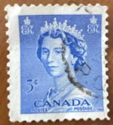 Kanada Pulu - Canada Stamp - Mektup Zarfından Kesilmiş  / Postadan Geçmiş Pul Filateli - DAMGALI - KRALİÇE TEMALI KANADA PULU, 5 PARA - YABANCI PULLAR-NOSTALJİK DOĞUM GÜNÜ HEDİYESİ