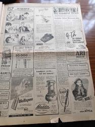 Hürriyet Gazetesi - 16 Aralık 1953 - Halk Partisi Meclisten Çekilmeyecek - Cumhuriyet Halk Partisi Elindeki Malları Pürüzsüz Devredecek - Cumhurreisi Celal Bayar İstirdat Kanununu Tasdik Etti - Basın Kanununda Yapılacak Tadilat - Yeni Sabah Gazetesi Sahibi Safa Kılıçlıoğlu Dünkü Duruşma Sırasında Fotoğraf - Necip Fazıl Kısakürek Dün Tahliye Edildi - Dün Gece Sergi Sarayında Gazoz Şişesi Yağmuru Altında Yapılan Maçta İranlı Güreşçiler 7 1 Galip Geldiler - İtalya'da 6 Milyon İşçi Greve Başladı - 16 Aralık 1909 Gazi Ethem Paşa'nın Ölümü - Rodos'tan Gelen Vatan Toprağı Yazan Nihad Sami Banarlı - Kore'deki Sevgili Yazan O. İlhami Bilger Yazı Dizisi - Dünyadan Haberler - Günümüzde Franco İspanyası - Hiç Bilmediğimiz Bir Alemin Sırları Hayvanlar Aleminde Aşk - Amerika'dan Kızıllara Karşı Savaş FBI Çağırıyor Yazı Dizisi - Bugün Fenerbahçe Beyoğluspor'la Karşılaşıyor - 2. Sultan Abdülhamit'in Sefir Avlama Sistemi Yazan Mehmet Reşit - Altın Kalpli Melek Kız Çizen Şevki