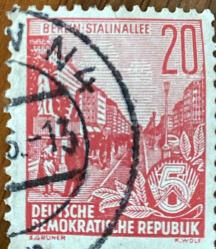 Almanya Pulu - Germany Stamp -  Mektup Zarfından Kesilmiş  / Postadan Geçmiş Pul Filateli -Damgalı - ALMAN PULU BERLIN-STALINALLEE, 20 PARA - YABANCI PULLAR,  NOSTALJİK DOĞUM GÜNÜ HEDİYESİ