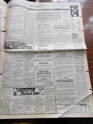 Ankara Telgraf Gazetesi - 31 Temmuz 1953 - Beyaz Takkeliler Ankara Telgraf Gazetesi Köşe Yazısı - Belediye Et Buhranımız Karşı Her Türlü Tedbiri Almaktadır - İktisadi Hayatımızda Mühim Mevkii Olan İki Kanun - Demir Yolları Yeni Hüviyetiyle Personele Faydalı Olacak Ve Amme İşleri Daha İyi Yürütülecek - Ulaştırma Vekili Tümünü Üresin - Hususi Teşebbüse Devredilecek Fabrikalar - Kahramanlarımız Kore'de - Yasakları Kaldırılan Bölgelerde Arazileri Kendilerine İade Olunuyor - Türkiye'ye Yardım Marshall Güvenlik Teşkilatının Yardımı 1.175.546.400 Lirayı Buldu - Otomobille Avrupa'da 12000 Km  Yazan Tuğrul Aşuroğlu Yazı Dizisi - Çile Yılları Roman Yazan İbrahim Cüceoğlu Yazı Dizisi - Bismark Nasıl Battı Yazan Russell Grenfell Yazı Dizisi - Masum Çin Akşamları Nakleden Güler Başaran - Cinayet İhtimali Yok - Bir Şoförün Gizli Defteri Yazan Aka Gündüz Yazı Dizisi -  Mevsimin Üçüncü Yüzme Müsabakası - Bu Hafta Yapılacak Kürek Yarışları