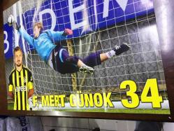 MERT GÜNOK POSTERİ, ORİJİNAL BASKI  - 67 x 48 cm EBADINDA - FENERBAHÇE'DE OYNADIĞI DÖNEMDEN KALECİ FEHMİ MERT GÜNOK POSTERİ