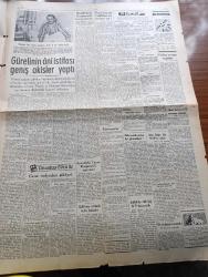 Ulus Gazetesi - 26 Mayıs 1953 - Bir Seyahat Münasebetiyle Yazan Hüseyin Cahit Yalçın Köşe Yazısı - Ekonomi Ve Ticaret Bakanı Enver Güreli'nin İstifası Geniş Akisler Yarattı - Amerika Dışbakanı John Foster Dulles Bu Sabah Ankara'ya Geliyor - İsviçre'deki Milli Maçı 2 1 Kazandık - Güney Avrupa Komutanlığına Carney Yerine Fechteler Tayin Edildi - Orta Doğu İçin Necib'in Planı - Ekonomi Bakanının İstifası Yazan Vedat Dicleli - Kore'de Toplantı Dün Gizli Yapıldı - Batı Almanya Başbakanı Adenauer'in Beyanatı - Unutulan Bir Tasarımı Yazan Avukat Profesör Doktor Faruk Erem Köşe Yazısı - Silviya'nın Aşk Okulu Çizgi Roman - Kaybolan Kızlar İpek Çorap Cinayetleri Yazan John Evans Yazı Dizisi - Gazi Eğitim Enstitüsünde Dünkü Tören - İtalyan Başbakanı De Gasperi Tito'ya Cevap Veriyor - Kahve Darlığı Baş Gösteriyor - Son Yüzyılın En Büyük İhaneti Bir Casusun Çaldığı Sırlar Yazan J.E. Hoover Yazı Dizisi - Ulus'un Resimli Romanı 461 Numaralı Mahzen - Bu Hafta Galatasaray Gelecek Mi - Ankaragücü