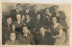 Efemera - Davette poz veren bir grup kadın ve erkek fotoğrafı  , ORİJİNAL SİYAH & BEYAZ, 14 x 9 cm EBADINDA - 1940'LAR, 1950'LER, 1960'LAR ve 1970'LER - kitantik - kitaLog