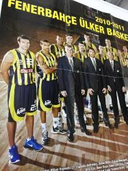 FENERBAHÇE BASKETBOL TAKIMI 2010-2011 SEZONU KADROSUNUN POSTERİ, FENERBAHÇE ÜLKER, ORİJİNAL BASKI  - 67 x 48 cm EBADINDA - MILAN VOJVODIC - DAMIR MRSIC - NEVEN  SPAHİJA - ERTUĞRUL ERDOĞAN - SAMİR SELESKOVİC - ÖMER ONAN - ROKO LENİ UKIC - ERBİL EROĞLU - EMİR PRELDZİC - MİRSAD TÜRKCAN - GASPER VIDMAN - ENGİN ATSÜR - CAN MAXIM MUTAF - LYNN TERENCE GREER - TARENCE ANTHONY KINSEY - MARKO TOMAS - DARJUS LAVRINOVIC - OĞUZ SAVAŞ - KAYA PEKER