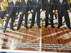 FENERBAHÇE BASKETBOL TAKIMI 2010-2011 SEZONU KADROSUNUN POSTERİ, FENERBAHÇE ÜLKER, ORİJİNAL BASKI  - 67 x 48 cm EBADINDA - MILAN VOJVODIC - DAMIR MRSIC - NEVEN  SPAHİJA - ERTUĞRUL ERDOĞAN - SAMİR SELESKOVİC - ÖMER ONAN - ROKO LENİ UKIC - ERBİL EROĞLU - EMİR PRELDZİC - MİRSAD TÜRKCAN - GASPER VIDMAN - ENGİN ATSÜR - CAN MAXIM MUTAF - LYNN TERENCE GREER - TARENCE ANTHONY KINSEY - MARKO TOMAS - DARJUS LAVRINOVIC - OĞUZ SAVAŞ - KAYA PEKER
