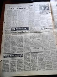 Yeni Ulus Gazetesi - 26 Aralık 1953 - Büyüklük Küçüklük Yazan Hüseyin Cahit Yalçın Köşe Yazısı - Memurlara Ait Tahsisat Meclis'ten Çıktı - Millet Partisi Davası - Şehirden Röportajlar 30 Santim Kar Bizi Ne Hallere Soktu - Hayat Pahalılığı Ve Zam Yazan Nihat Erim - Cumhuriyet Halk Partisi Malları Hakkındaki Kanuna Dair Fransız Gazetesinde Çıkan Yazı - Emekli Dul Ve Yetimlerde Tahsisattan İstifade Etmeli - Beşiktaş'ın Bugün Demirspor Takımı İle Karşılaşıyor - Osmanlı Bankasındaki CHP Hesabı - Cüneyt Gökçer Ve Serap Sezer Karadavut'un Bir Sahnesinde Fotoğraf - Kayıplar Adası Çeviren Nuri Özkan Yazı Dizisi - Müthiş Bir Katil Nasıl Yakalandı Yazı Dizisi - Ziraat Bankası Yazan Namık Zeki Aral Köşe Yazısı - Güzellik Müsabakalarının İçyüzü Elli Defa Kraliçe Seçilen Bir İngiliz Güzeli Anlatıyor Yazı Dizisi - Tiyatro Perili Değirmen Yazan Lütfi Ay - Zamandan Pantalon