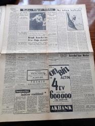 Zafer Gazetesi - 11 Mart 1954 - Sayın Bayar Anavatana Hoş Geldiniz Yazan Mümtaz Faik Fenik Köşe Yazısı - Celal Bayar Bu Sabah Ankara'da - İstanbul Dün Görülmemiş Bir Muhabbet Tezahürü İle Ayakta İdi - Amerika'dan Dönen Celal Bayar Başvekil Adnan Menderes ile Birlikte Ankara'ya Hareket Etti - Malatya Davasında Bir Tecavüz Sanık Hüseyin Üzmez Fotoğraf - Elazığ'da Çimento Fabrikası Kuruluyor - Yapamayacakları Fenalık Yoktur Yazan Burhan Apaydın - Halkın Sevgilisi Yazan Orhan Seyfi Orhon - Bahar Gözlüm Kadın Yazan Münir Mueyyet Bekman Yazı Dizisi - İspanyol Milli Futbol Takımı Geliyor - Paddy Demirci Hafif Siklet Şampiyonu - İki İrtica Kolkola - 50 Yaşını Dolduran Marlene Dietrich Bunda Haksız Mı - Güven Otobüsleri - Amerika'dan Gelen Reisicumhur Celal Bayar'ı Karşılama Töreninden Fotoğraflar