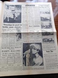 Zafer Gazetesi - 11 Mart 1954 - Sayın Bayar Anavatana Hoş Geldiniz Yazan Mümtaz Faik Fenik Köşe Yazısı - Celal Bayar Bu Sabah Ankara'da - İstanbul Dün Görülmemiş Bir Muhabbet Tezahürü İle Ayakta İdi - Amerika'dan Dönen Celal Bayar Başvekil Adnan Menderes ile Birlikte Ankara'ya Hareket Etti - Malatya Davasında Bir Tecavüz Sanık Hüseyin Üzmez Fotoğraf - Elazığ'da Çimento Fabrikası Kuruluyor - Yapamayacakları Fenalık Yoktur Yazan Burhan Apaydın - Halkın Sevgilisi Yazan Orhan Seyfi Orhon - Bahar Gözlüm Kadın Yazan Münir Mueyyet Bekman Yazı Dizisi - İspanyol Milli Futbol Takımı Geliyor - Paddy Demirci Hafif Siklet Şampiyonu - İki İrtica Kolkola - 50 Yaşını Dolduran Marlene Dietrich Bunda Haksız Mı - Güven Otobüsleri - Amerika'dan Gelen Reisicumhur Celal Bayar'ı Karşılama Töreninden Fotoğraflar