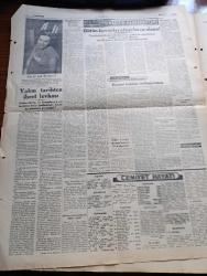 Yeni Ulus Gazetesi - 2 Şubat 1954 - İki Propaganda Yazan Hüseyin Cahit Yalçın Köşe Yazısı - Almanya'ya Dair Sovyet Teklifleri - Viet Minh Kuvvetleri İlerliyor - Amerikan Uçakları Bir Mig Düşürdü - CHP Genel Sekreteri Kasım Gülek Kilis'ten Adana'ya Gitti  - Petrolde Devlet Hissesi Yazan Nihat Erim Köşe Yazısı - Şu Döviz Kılığında Yazan Vedat Dicleli - Londra'da Bir Cami - Eskimolar Yazan Hans Reusch Yazı Dizisi - Kar Senfonisi Yazan Selahattin Batu Köşe Yazısı - Petrolde Devlet Hissesi - Bir Dil Nasıl Öç Alır Yazan Bülent Ecevit Köşe Yazısı - Sonya Işık Kraliçesi Seçildi - Çerkes Ethem - Pasifik Kahramanları Anlatan Ronald Mckie Yazı Dizisi - Ankara İstanbul Radyosu Programı - Cemiyet Hayatı - Hayatta Muvaffak Olmanın Sırları - Lig Maçlarının İkinci Devresinin Akıbeti Yarın Belli Olacak - Ruslar İsveç Güreşçilerini 27 5 Mağlup Etti - Sabite Tur Gülerman Büyük Sinemada