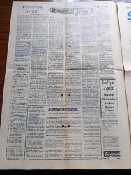 Son Havadis Gazetesi - 8 Ağustos 1954 - Gülünç Olmayalım Yazan Cemil Sait Barlas Köşe Yazısı - On İki Sınıfın Silah Altına Çağırılacağı Hakkındaki Haber Yalanlanıyor - Üçlü Balkan Anlaşmasının Pazartesi İmzalanıyor - Bikini Bu Dene Plajların Modası - Fuat Arna Dün Gece Tevkif Edildi - Florya Arsaları Meselesi Arsalarda Hissediyorum İlanlar İstifalarını Verdiler - İki Kadın Milliyetçi Fransız Polisin Öldürdüler - İngiliz Milletvekillerinin Vaziyeti Yazanlar John H. Mac Callum Scott -  New York'la Paris Arasında Otomobil Yarışı  - Zenciler Birbirine Benzemez Yazan Attila İlhan Yazı Dizisi - İslam Aleyhinde Kitap Yazan Yazar Jorj Şukyr - Zemzem Suyu Çıkarmaktadır İçin Mekke'de Artezyen Kuyuları Açıldı - Hikaye Karanlıkta Yazan A. Rıza Yalt - Demir Perdesi Yıkılıyor Yazan Pat Frank Yazı Dizisi - Profesyonel Bir Dolandırıcının Hikayesi Yazı Dizisi - Safiye Ayla Bomonti Çay Bahçesinde