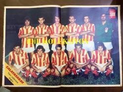 HAYAT SPOR DERGİSİ - 13 AĞUSTOS 1975 - SAYI: 33  - FENERBAHÇE'NİN 1975 TAKIM KADROSU POSTERİ -  GALATASARAY'IN 1975 TAKIM KADROSU POSTERİ - TRABZONSPOR'UN 1975 TAKIM KADROSU POSTERİ - KEMAL ÖZUĞUR, ANKARA MEKTUBU - OKAN YÜKSEL, İZMİR MEKTUBU - İSMAİL HAKKI GÜNGÖR - MUSTAFA DAĞ - AMİGO BİROL - GÜVEN KUYUMLU - VOLKAN YİĞİT - HASAN POLAT - CEM ATABEYOĞLU - YAĞLI GÜREŞTE YENİLMEYEN PEHLİVAN KARA ALİ - YÜKSEK DENİZCİLİK OKULUYLA HARP OKULUNUN YARIŞLARI - SABRİ HOCA - ÖMER BESİM - GÜREŞTE ÇOBAN ALİ DEVRİ - VOLKAN YİĞİT - KAMRAN TEKİL - GALATASRAY'IN BEŞİKTAŞ'I 1940'TA 9-2 YENDİĞİ MAÇ - ÖMER KARADAĞ - CEM ATABEYOĞLU - ANADASPOR POSTERİ - TAM TAKIM POSTERLİ DERGİ, FENERBAHÇE, GALATASARAY ve TABZONSPOR POSTERLERİ 2 SAYFALIK BOY, ADANASPOR POSTERİ ARKA KAPAKTA - TOPLAM  32 SAYFA