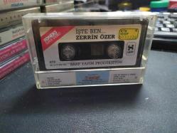 ZERRİN ÖZER - İŞTE BEN... - KASET [1990 Sarp Yapım - kağıt baskı - sarı bandrol]
