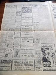 Cumhuriyet Gazetesi - 31 Mart 1954 - Şahsiyet Aranıyor Yazan Doğan Nadi Köşe Yazısı - Cumhuriyet Seçim Ekibi Yarından İtibaren Faaliyete Geçiyor Fotoğraf - CHP'nin Merkez Adayları Dün Belli Oldu - Sigara Ve İçkiye Düşkün Kadınlar Çoğalıyor - Kar Hadlerinin Kararnamesi İptal Edildi - İstanbul Üniversitesi Münazara Turnuvasına Dün Devam Edildi - İtalyan Sinema Yıldızları Yvonne Sanson Elenaore Ruffo Ve Lia Di Leo Basın Toplantısı İçin Yarın Geliyorlar - İnce Memed Yazan Yaşar Kemal Yazı Dizisi - Migros'un Kurulmasıyla İle İlgili Son Toplantı Bugün - Notre Dame'da Başıboş Düşünceler Yazan Ahmet Hamdi Tanpınar Köşe Yazısı - İran Petrolleri Yakında İşletmeye Açılıyor -  Efes'e 300 Fransız Hacısı Geliyor - Brezilya'nın Desportes Takımı Bu Akşam Geliyor - Borsa - Golf Atletizmden Daha Zormuş - Sarayların Aşk İlahesi Desiree Yazan Annemarie Selinko Yazı Dizisi - Büyük Adli Hatalar Taassubun Zaferi Çeviren Mazhar Kunt - Meraklı Resimler - Profesör Nimbüs'ün Maceraları - Melek Sineması