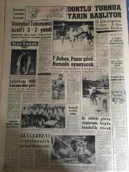 YENİ SABAH GAZETESİ 9 AĞUSTOS 1963 YIL :26 SAYI :8765---Alican Kabinede Yeniden Vazife Taksimi Talep Etti ---Freni patlayan bir otobüs ,adam ezdi ---İngiltere de 25 milyonluk  tren soygunu  ---Avusturalya da yasağa katıldı --- Yaşlı Üniversiteliler askere alınacak ---Trafik kontrolündeki  belli başlı zorluklar ---Kırkpınar  güreşleri  tekrarlanacak ---Zina yapan  bir çift  kama ile doğrandı ---Bakalım ,nasıl tanıtacağız : Siyavuşgil --Avrupa kıt'ası buzlarla örtülmekte karşı karşıya ---San Fransisco  dan Diyarbakır a ---Kültür Festivaline on dört  yabancı topluluk katılıyor ---Dörtlü Turnuva Yarın Başlıyor ---Voleybol Takımımız İsrail i 3-2 yendi ---Fenerbahçe ,Pazar Bursa da Oynayacak ---Atletizm Milli Takımı Dün Gitti ---Japonlar Olimpiyatlara Hazırlanıyor ---İki stildeki  güreş ekiplerimiz bugün İstanbul da olacak --