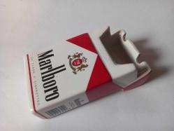 MARLBORO SİGARA PAKETİ GÖRÜNÜMDE SERAMİK KÜLTABLASI...
