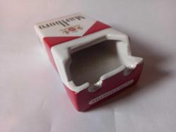 MARLBORO SİGARA PAKETİ GÖRÜNÜMDE SERAMİK KÜLTABLASI...