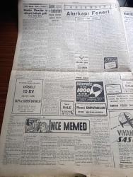 Cumhuriyet Gazetesi - 25 Nisan 1954 - Seslenen Gün Yazan Nadir Nadi Köşe Yazısı - Celal Bayar Dün Diyarbakır ve İskenderun'da Konuştu - İsmet İnönü Samsun'a Vardı - Adnan Menderes İsmet İnönü'nün Sözlerine Dün Samsun'da Cevap Verdi - CHP İktidara Gelirse Kendini Asacak İhtiyar Süleyman Şah - İzmir'deki Çocuk Balosu - Türkiye Pakistan Paktı Ve Suudi Arabistan - Beşiktaş'ın Kasımpaşa İle Berabere Kaldı- Veremden Ölüm Sayısı Azalıyor - İnce Memed Yazan Yaşar Kemal Yazı Dizisi - 1955 Cannes Sinema Festivali Yazan Aydemir Balkan Yazı Dizisi - Ahırkapı Feneri Yazan Hasan Ali Yücel Köşe Yazısı - Galatasaray Bugün Vefa İle Karşılaşıyor - Fransa'da Bir Futbol Skandalı - Büyük Adli Hatalar Koca Katili Çeviren Mazhar Kunt Yazı Dizisi - Doğu'da Seçimi İşine Şeyhlerin Rüyaları Ve Hurafeler Karışıyor Yazan Yaşar Kemal