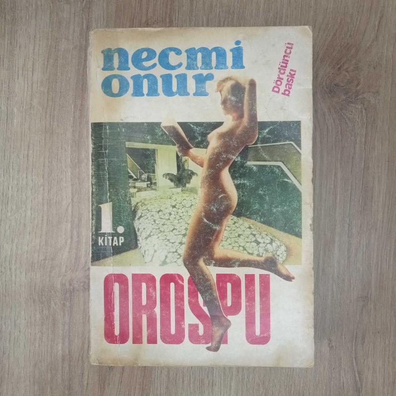 Fohishaning eshagidagi ulkan dildo