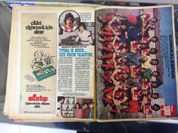 HAYAT SPOR DERGİSİ - 27 NİSAN 1977 - SAYI: 17 - BEŞİKTAŞ'IN 1977 TAM KADROSU POSTERİ, BÜYÜK BOY, 68 x 50 cm EBADINDA - GÖZTEPESPOR 1977 TAKIM KADROSU POSTERİ - KIRKLARELİSPOR 1977 TAKIM KADROSU POSTERİ - VEYSEL SERÇE - MARATONDAKİ GURURUMUZ VELİ BALLI - HALÜK SAN - FENERBAHÇE'Lİ ALPASLAN - HALİT KIVANÇ - RENSENBRICK - TARIK ÇALDIRAN - NEJAT KASAPOĞLU - HATAYSPOR - EROL ÖZGÜÇ - MUSTAFA GÖKER - FAİK BAKOĞLU - AYHAN TEMİZSOY - KEMAL KILIÇ - REŞİT KAYNAK - ZEKERİYA ALP - MEHMET AKPINAR - METE BOZKURT - HAYRİ KOL - TARIK ÇALDIRAN - HAKAN ORTAGÜN - CEM ATABEYOĞLU - SALİH SEZER - CEYLAN BEDRİ (GÜRSOY) - ATİLLA ATASOY - NACİ YALINKILIÇ - LİSELERARASI VOLEYBOL ŞAMPİYONASI 1977 - DEMAL DENİZ TRT SPOR MÜDÜR - AYDIN KÖKER - CEM ATABEYOĞLU - ARKA KAPAK VELİ BALLI - POSTERLİ TAM TAKIM 32 SAYFA SPOR DERGİSİ