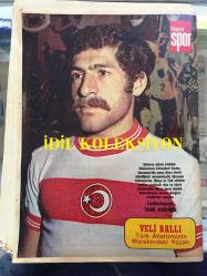 HAYAT SPOR DERGİSİ - 27 NİSAN 1977 - SAYI: 17 - BEŞİKTAŞ'IN 1977 TAM KADROSU POSTERİ, BÜYÜK BOY, 68 x 50 cm EBADINDA - GÖZTEPESPOR 1977 TAKIM KADROSU POSTERİ - KIRKLARELİSPOR 1977 TAKIM KADROSU POSTERİ - VEYSEL SERÇE - MARATONDAKİ GURURUMUZ VELİ BALLI - HALÜK SAN - FENERBAHÇE'Lİ ALPASLAN - HALİT KIVANÇ - RENSENBRICK - TARIK ÇALDIRAN - NEJAT KASAPOĞLU - HATAYSPOR - EROL ÖZGÜÇ - MUSTAFA GÖKER - FAİK BAKOĞLU - AYHAN TEMİZSOY - KEMAL KILIÇ - REŞİT KAYNAK - ZEKERİYA ALP - MEHMET AKPINAR - METE BOZKURT - HAYRİ KOL - TARIK ÇALDIRAN - HAKAN ORTAGÜN - CEM ATABEYOĞLU - SALİH SEZER - CEYLAN BEDRİ (GÜRSOY) - ATİLLA ATASOY - NACİ YALINKILIÇ - LİSELERARASI VOLEYBOL ŞAMPİYONASI 1977 - DEMAL DENİZ TRT SPOR MÜDÜR - AYDIN KÖKER - CEM ATABEYOĞLU - ARKA KAPAK VELİ BALLI - POSTERLİ TAM TAKIM 32 SAYFA SPOR DERGİSİ