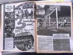 HAYAT SPOR DERGİSİ - 6 NİSAN 1977 - SAYI: 14 - ALTAYSPOR 1977 TAKIM KADROSU POSTERİ - KOCAELİSPOR 1977 TAKIM KADROSU POSTERİ - EDİRNESPOR 1977 TAKIM KADROSU POSTERİ - VEYSEL SERÇE - FENERBAHÇE 1 - 1 BEŞİKTAŞ, DERBİDE BERABERLİK - TARIK ÇALDIRAN, NECATİ KASAPOĞLU - EROL ÖZGÜÇ - GARRINCHA - HALİT KIVANÇ - MERİHLİ OLİMPİYATLARDA - AHMET SUAT ÖZYAZICI - ERDEN GÜLEY - BAYAN SARI KART LAKAPLI KADIN HAKEM ELMAS SARGIN - SALİH SEZER - ABDULLAH YALÇIN - SEVDA KARACA - NAZIM KOKA - CEM ATABEYOĞLU - EROL BÜYÜKBURÇ TOTO OYNADI - HAKAN ORTAGÜN - BASKETBOL 2. LİG ŞAMPİYONU MUHAFIZGÜCÜ - SABRİ OZÜN LÜKSEMBURG'DA YÜZME YARIŞINDA - AYFER HORTAŞÇU - ERDEN GÜLEY - CEM ATABEYOĞLU - ARKA KAPAK ELMAS SARGIN - POSTERLİ TAM TAKIM 32 SAYFA SPOR DERGİSİ