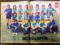 HAYAT SPOR DERGİSİ - 26 HAZİRAN 1974 - SAYI: 17 - BURSASPOR 1974 TAKIM KADROSU POSTERİ - FRANZ BECKENBAUER POSTERİ - ADANADEMİRSPOR 1974 TAKIM KADROSU POSTERİ - 1974 DÜNYA KUPASI'NIN YILDIZI JOHAN CRUYFF - BÜTÜN YÖNLERİ İLE 1974 DÜNYA KUPASI - ALETTİN METİN - GÜNGÖR SAYARI - BALKAN BOKS BİRİNCİLİĞİ - 1974 CUMHURBAŞLANLIĞI BİSİKLET TURU - ADANASPOR'LU FATİH TERİM ''BEŞİKTAŞ'TAN BAŞKA BİR TAKIMDA OYNAMAYACAĞIM'' - ZAGAŞO - TARIK ÖZERENGİN - SABRİ HOCA - TARIK YAMAÇ - CEM ATABEYOĞLU - ÖMER KARADAĞ - ERDOĞAN GÜRHAN - DR. ERTUĞRUL AKINCI - CEMAL GÜRSEL KUPASI - ARKA KAPAK:  ADANADEMİRSPOR POSTERİ - POSTERLİ 32 SAYFA TAM TAKIM SPOR DERGİSİ