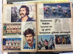 HAYAT SPOR DERGİSİ - 25 HAZİRAN 1975 - SAYI: 26 - CİLT: 3 - BANDIRMASPOR 1975 KADIM KADROSU POSTERİ - GALATA SPOR 1975 KADIM KADROSU POSTERİ - ANADOLU SPOR 1975 KADIM KADROSU POSTERİ -ENGİN VEREL GALATASARAY'DA - VOLKAN YİĞİT, ANKARA MEKTUBU, OKAN YÜKSEL, İZMİR MEKTUBU, ALİ HOŞFİKİRER, ADANA MEKYUBU - KEMAL RIFAT - NİKO - REFİK ÖZVARDAR - ULUSLARARSAI BİSİKLET TURU - YUSUF ECEVİT - TÜRKİYE RALLİSİ - ÖMER BESİM KOŞALAY - 1922 TÜRKİYE İDMAN BİRLİĞİ KURULUŞU - KAZIM KARABEKİR - 26 EKİM 1923 MİLLİ TAKIM FORMASINI İLK KEZ GİYEN MİLLİLER ROMANYA İLE KARŞILAŞTI - ALAETTİN METİN - CEM ATEBEYOĞLU - GÜVEM KUYUMLU - ÖMER KARADAĞ -  ARKA KAPAK: FENERBAHÇE'NİN DEV PİYANGO REKLAMI - POSTERLİ 32 SAYFA TAM TAKIM SPOR DERGİSİ