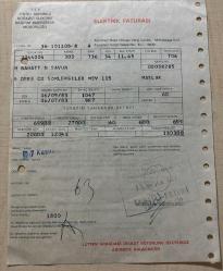 ELEKTRİK BEDELİ FATURASI - 15 ARALIK 1983 - BOĞAZİÇİ ELEKTRİK DAĞITIM MÜESSESİ - İSTANBUL - BAHATTİN SAVUR - MASLAK, İSTANBUL - ISLAK İMZALI, KAŞELİ - 14 x 18 cm EBATLI ORİJİNAL FATURA - TÜRK SİNEMA - FİLM TARİHİ