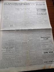 Cumhuriyet Gazetesi - 4 Haziran 1960 - Seçim Sistemi Nispi Usule Çevriliyor - İlk Hedef Seçim Olmalıdır Yazan Nadir Nadi Köşe Yazısı - Cemal Gürsel'in Amerikan Basınına Beyanatı - Şehit Cesetleri Kıyılıp Hayvan Yemi Mi Yapıldı - Et Ve Balık Kurumunda Hayvan Yemi Nasıl Yapılır - İsmet İnönü İle Osman Bölükbaşı Görüştüler - İstanbul Teknik Üniversite Rektörü Profesör Doktor Fikret Narter'in Basın Toplantısı - Adnan Menderes'in Kasalarında Arama - Yassıada'ya Götürülen Sabıklar Karaborsadan İlaç Temini İstiyorlar - Yıldızlar Mahallesinde Komiserdim Beverly Hills Yazan Clinton Anderson Yazı Dizisi - Dümensiz Gemi Yazan Rikkat Köknar Yazı Dizisi - Nikita Hrutçev Rusya'nın Yeni Silahsızlanma Planını Açıkladı - Resimli Roman Başkasının Günahı Çizen Yves Sayol - Adını Kaybeden Adam Çeviren Hatice Vildan - Balkan Güreşlerinden Milli Takımımız Çekildi - Ankara'da Polis Kurşunu İle Delik Deşik Olan Fakülte Duvarları - Demokrat Parti'nin Üniversiteye Siyaset Sokan Adamı Samet Güldoğan