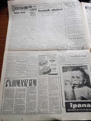 Cumhuriyet Gazetesi - 13 Haziran 1960 - Muvakkat Anayasa Dün Gece Açıklandı - Anayasa 4 Bölüm Ve 27 Maddeden Müteşekkil - Milli Birlik Komitesi Üyeleri - Devlet Vekili Amil Artus - Sille Barajı Çok Sade Merasimle Dün açıldı - Anayasaya İthali İstenen Basınla İlgili Hükümler - Üniversite Bugün Yeniden Açılıyor - Bütün Sabıklar Mal Beyanına Tabi Olacak - Sabık Devirde Dış Memleketlerde Bulunan Talebeye Yapılan Baskı - Fenerbahçe Galip Beşiktaş'ın Şampiyon - Yıldızlar Mahallesinde Komiserdim Beverly Hills Yazan Clinton Anderson Yazı Dizisi - Dümensiz Gemi Yazan Rikkat Köknar Yazı Dizisi - Lübnan'da Parlamento Seçimleri Dün Başladı - Suriye'de Petrol Bulundu - Kral Zago Hatıratını Bitiriyor - Koruyucu Melekler Aşkın Gözleri Çizgi Roman - Resimli Roman Başkasının Günahı Çizen Yves Sayol - Televizyon Neşriyatı Çocuklara Zararlı Mı - Bulmaca - Adını Kaybeden Adam Çeviren Hatice Vildan Yazı Dizisi - Bay Oscar Karikatür - Profesör Nimbüs'ün Maceraları Çizgi Roman - Fikret Kırcan