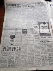 Cumhuriyet Gazetesi - 15 Haziran 1960 - Polis Ve Politika Yazan Nadir Nadi Köşe Yazısı - Milli Birlik Komitesinin Dünkü Tebliği Milli İnkılap Hareketi Hiçbir Şahıs Ve Zümrenin Lehine Yapılmamıştır- Sabıkların Duruşması İstanbulda Yapılacak - Celal Bayar Ve Adnan Menderes'e Gönderilen Eşyalar - Üsküdar Vapuru Faciası İle İlgili Bir İddia - Devlet Ve Hükümet Başkanı Orgeneral Cemal Gürsel - Umumi Af Çıkarmak İçin Hazırlık Başladı - Demokrat Parti İçin Nasıl Para Toplandı -  Yıldızlar Mahallesinde Komiserdim Beverly Hills Yazan Clinton Anderson Yazı Dizisi - Niçin Atatürk Hasan Ali Yücel Köşe Yazısı - Dümensiz Gemi Yazan Rikkat Köknar Yazı Dizisi - Tito Tarafsız Devletleri Sulhü Kurtarmaya Çağırdı - Afrika Devletleri Konferansı Açıldı - At Vebası Hastalığı Irak'tan Güney Doğu İllerimizden Sirayet Etti - Madagaskar 25 Haziran'da Bağımsızlığa Kavuşacak - Zeka Testlerinin Zararlı Olduğu Anlaşıldı -Başkasının Günahı Çizen Yves Sayol -  Beden Terbiyesi Umum Müdürü Hüsamettin Güreli