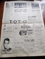 Cumhuriyet Gazetesi - 16 Haziran 1960 - Ordu Yalnız Milletin Hizmetindedir Yazan Nadir Nadi Köşe Yazısı - Milli Birlik Partisi Kurulmayacak ve Bu İsim Parti Adı Da Olamayacak - Milli Komite Kemerlerini Sıkmamız Lazımdır Dedi - Refik Koraltan'ın 100 Bin Liralık Bina Vergi Borcu Tesbit Edildi - Milli İnkılap Aleyhtarı Bir Toplantıya Baskın Yapıldı - 19 Mayıs Gösterileri 26 Haziran'da Yapılacak - Kayıp Üniversitelilerin Sayısı Yediye Yükseldi - Yıldızlar Mahallesinde Komiserdim Beverly Hills Yazan Clinton Anderson Yazı Dizisi - Dümensiz Gemi Yazan Rikkat Köknar Yazı Dizisi - Cezayir Meselesinin Hali İçin Yeniden Ümit Belirdi - Koruyucu Melekler Aşkın Gözleri Çizgi Roman - Resimli Roman Başkasının Günahı Çizen Yves Sayol - Adını Kaybeden Adam Çeviren Hatice Vildan Yazı Dizisi - Yeni Beden Terbiyesi Umum Müdürü Hüsamettin Güreli Kimdir - Türkiye İtalya Amatör Milli Takımları Oynuyor - Beşiktaş'ın Rakipleri Belli Oluyor - Galatasaray Transfere Şimdiden Başlıyor - Kadri Aytaç