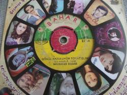 5 - MİHRİCAN BAHAR - Gönül arzuluyor Tokat elini - Yol verin geçeyim anam bekliyor