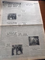 Cumhuriyet Gazetesi - 24 Haziran 1960 - İkisi Arasında Koca Bir Gam Var Yazan Nadir Nadi Köşe Yazısı - Devlet Başkanı Cemal Gürsel Gazete Sahip Ve Başyazarları İle Bir Toplantı Yaptı - Bakanların Kurulunun Aldığı Mühim Bir Karar - Partilerin Ocak Ve Bucak Teşkilatı Kaldırılacak - Bütün Yurtta Polis İle Millet Elele Verdi - Topkapıda İsmet İnönü Paşaya Karşı Suikast Teşebbüsünü Önleyen Binbaşı Kenan Bayraktarın İfşaatı - Kayıp Talebelerle İlgili Yeni Bir Açıklama - Yurt Dışındaki Türkler De Hazineye Yardıma Koşuyor - Yıldızlar Mahallesinde Komiserdim Beverly Hills Yazan Clinton Anderson Yazı Dizisi - Dümensiz Gemi Yazan Rikkat Köknar Yazı Dizisi - Japon Başbakanı Kişi Nihayet İstifasını Verdi - Japonya'da Komünistler Dövüştü- Fidel Castro Aleyhtarı Bir Cephe Kuruldu - Resimli Roman Başkasının Günahı Çizen Yves Sayol - 1960 Plaj Modası - Koruyucu Melekler Aşkın Gözleri Çizgi Roman - Şampiyon Beşiktaş Yazan Haluk San Yazı Dizisi - 598. Kırkpınar Güreşleri Bugün Edirne'de Başlıyor