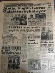 YENİ SABAH GAZETESİ 25 TEMMUZ 1962  YIL :25 SAYI :8392--Ahmet Yıldız  Temelli Kalacak --Talat Aydemir ,siyasi suallerle cevap vermedi ---38 General ve Albay tayin ve  nakledildi --Muhlis Ete: Piyasa yeniden canlanıyor --Ortak Pazar Gümrük Birliğine Dahil Edildik --İntihar edeceğim diyen kız kayboldu --Belediyenin raporu :Kabzımallık  kaldırıp kooperatif kurulmalı --Kızılay maden suları  bozuldu ---İnönü nün kabahati : Siyavuşgil --Belediye de rüşvet verilmesini önlenecek --Dış Olaylar : Sovyetler Büyük Askeri Manevralara Hazırlanıyor --Kızıl Çin Rusya ile olan anlaşmazlığını teyid etti --Attığı  yumruk adamı öldürdü --Alp Reel durumu ümitsiz  görülüyor --Beş yıldır kocasını arıyor ---Metin ,bugün tekrar Galatasaraylı oluyor --Beşiktaş Şampiyonluk Ümidiyle Dün Sezona Girdi --Ankara -Belgrad  ,İstanbul - Telavıv --Milli Takıma yerli bir antrenör aranıyor --Can Bartu bugün gidiyor --