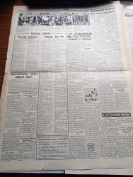 Cumhuriyet Gazetesi - 2 Kasım 1960 - Nadir Nadi Köşe Yazısı - Milli Komite Üniversitelerden Tasfiye Edilecek Üyeleri Senatolara Bıraktı - Fuat Köprülü Ve Haçopulos Dün Adnan Menderes'i İtham Ettiler - Ankara Üniversitesi Dün Törensiz Açıldı - Yassıada İntibaları Yazan Cevat Fehmi Başkut ve Yaşar Kemal - Ali Ulvi'nin Fırçası İle Haçopulos - Hizmetçi Linda Naciye Aydan Ve Hemşire Fatma Dünkü Duruşmada Şahitlik Ederken - Ortadoğu Teknik Üniversite Rektörü Turhan Feyzioğlu'nun İstifası Kabul Edilmedi -  - Sabah Şarkısı Yazan Taylor Caldwell Yazı Dizisi - Batı Almanya Başbakanı Adenauer NATO Günün İhtiyaçlarında Cevap Verecek Hale Getirilmelidir Dedi - Kraliçe Elizabeth Parlamentoda Konuştu - Bay Oscar Karikatür -Resimli Roman Başkasının Günahı Çizen Yves Sayol Yazı Dizisi - 55 Milli Takımın Katıldığı 1962 Dünya Kupası Maçları Ne Durumda - Basketbolda Fenerbahçe Galatasaray Bu Hafta Oynayacak - Radyoda Spor Spikerleri - Puppo Sandro Muvakkat Antrenör - Willy Meisl İle Bir Konuşma