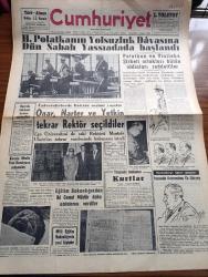 Cumhuriyet Gazetesi - 5 Kasım 1960 - Hasan Polatkan'ın Yolsuzluk Davasına Dün Sabah Başlandı - Hasan Polatkan Ve Vinileks Şirketi Ortakları Bütün İddiaları Reddettiler - Vinileks Yolsuzluğu Sanıkları Yassıada'daki Dünkü Duruşma Sırasında Sanık Mahallinde Fotoğraf - Yassıada İntibaları Yazan Yaşar Kemal - Yassıada'yı İdare Edenler Yassıada Kumandanı Yarbay Tarık Güryay - Türkiye Nike Füze Taburu Amerika'da Başarılı Atışlar Yaptı Ve Döndü - Rusya'da Hükümet Darbesi Söylentileri -  - Amerikan Seçimlerini Kim Kazanacak - Fransız Müslüman Mebusların Teklifi De Gaulle Derhal Cezayir İle Müzakerelere Girişmelidir - At Yarışlarını Belediyeler Tertip Edecek - Milli Birlik Üyesi Kurmay Albay Alparslan Türkeş Bir Konferans Verdi  - Ankara Hastanesi Milli Savunmaya Devredildi - Şehir Tiyatrosu Kral Lear Oyunu - Yelkende Büyük Temaslar Yunan Veliahtı Constantin Geliyor - Her Şeye Rağmen Dev Basketbol Maçı Fenerbahçe Galatasaray - Şeref Görkey Beşiktaş'a Menajer Oldu - Williams Traş Kremi -Auer Soba - İdil Koleksiyon
