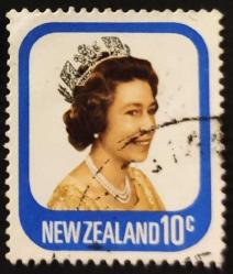 LOT.3 » +++  NEW ZEALAND KRALİÇE        1977      10C    - DAMGALI