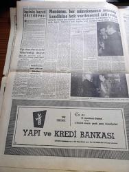Bayram Gazetesi - 8 Haziran 1960 - Eski İktidarın 16 Valisi Tevkif Edildi - Dün Orgeneral Cemal Gürsel'le Görüşen Diğer Sivil Valiler Bugün Vazifeye Başlıyorlar - Basın Yayın Ve Turizm Vekili Zühtü Tarhan - Bugün İstanbul'da İki Büyük Miting Yapılacak - Ankara'da Ordu Ve Gençlik Günü Tertiplendi - Devlet Vekili Şefik İnan Dün İktisadi Tedbirleri Etraflıca Anlattı - 190 Kişi Daha Yassıada'ya Sevkedildi. Celal Bayar Adnan Menderes ve Refik Koraltan Ve Komisyon Üyeleri Harp Okulunda - Türkiye Milli Talebe Federasyonuna Dün Talebeler El Koydu - Prizli Telefon Kullananlar Yılda 24 Lira Ödeyecekler - Burhan Felek Köşe Yazısı - Florya Evleri Belediye Memurlarına Verilecek - Yabancı Basın Türkiye'deki Harekatı Takdirle Karşılıyor - Adnan Menderes Her Münakaşanın Sonunda Kendisine Hak Verilmesini İstiyordu Yazan Sadun Tanju - Çanakkale Şehitleri Abidesi Tamamlandı - Türkiye İskoçya Karşı Karşıya - Devlet Reisi Cemal Gürsel Milli Takıma Başarılar Diledi